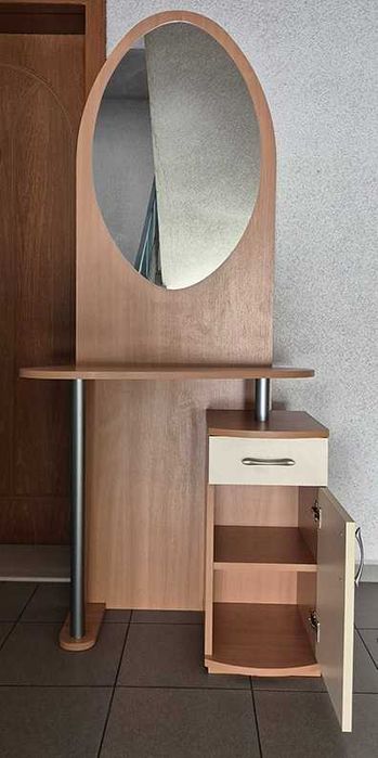 Тоалетка с огледало