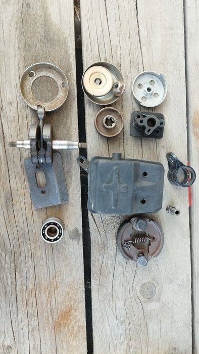 Продавам части за китайски бензинов тример.