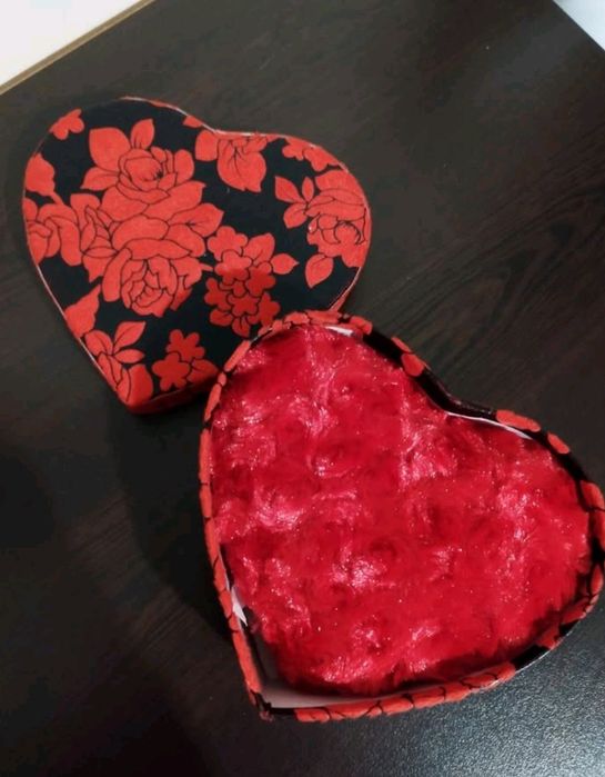 Плюшено сърце в кутия