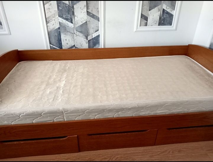 Продам дубовую кровать