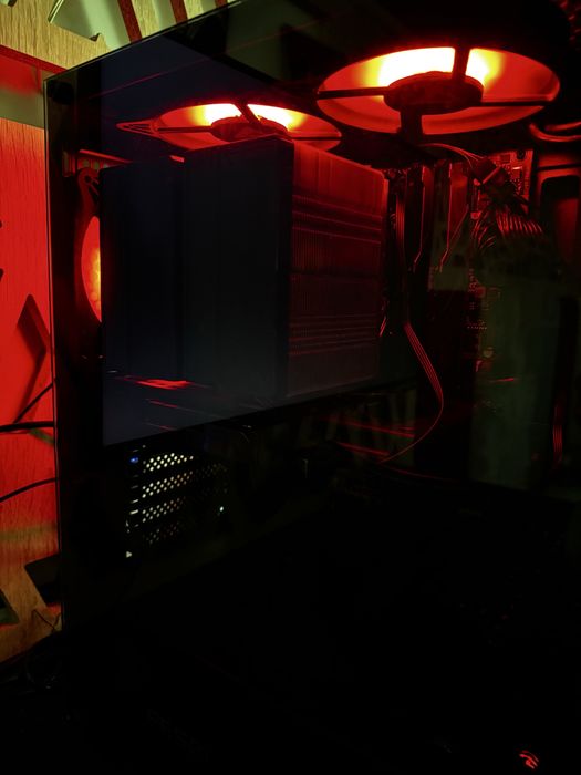 Vând Desktop Gaming i7 14700F + RX 9060 XT 16GB + Monitor