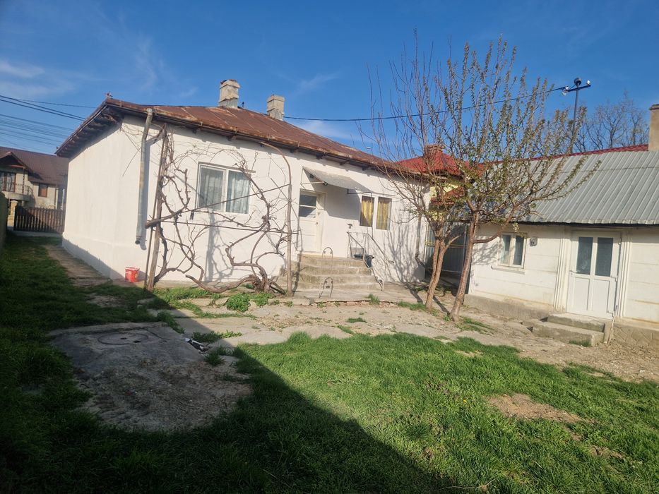 Casă si teren in orasul Hârlău