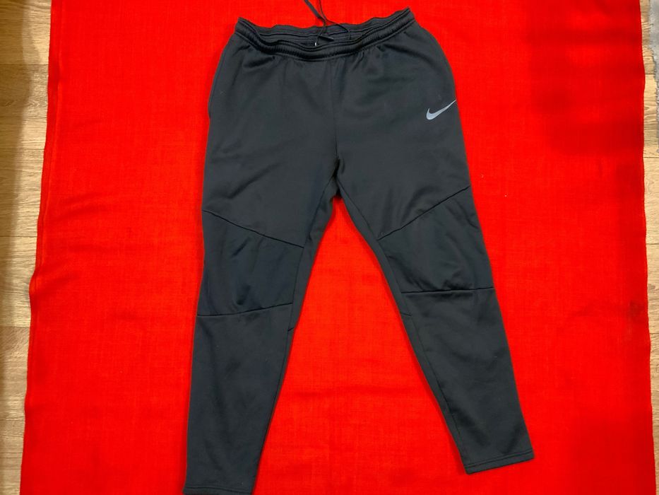 Nike-оригинална  термо долница размер л
