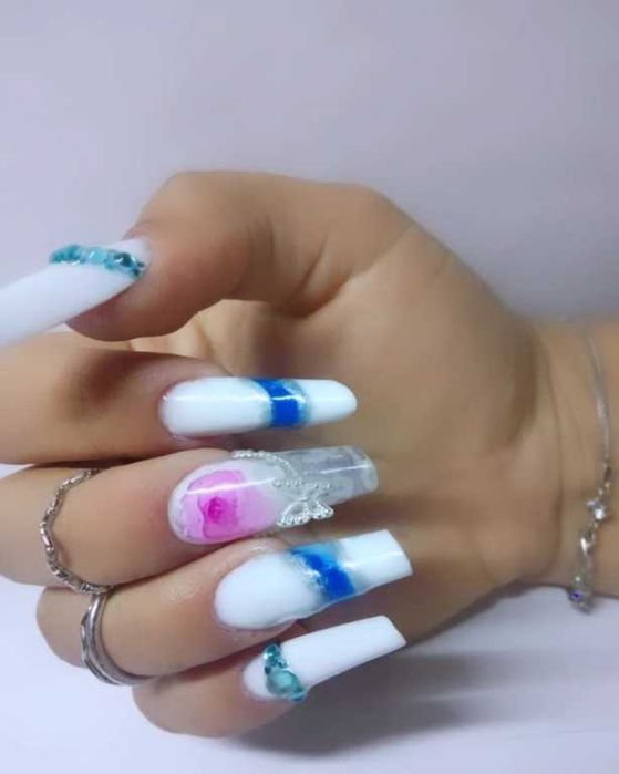 Realizez unghii cu gel