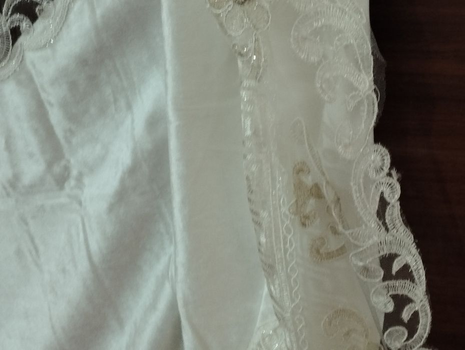 Скатерть худди шу расимдага