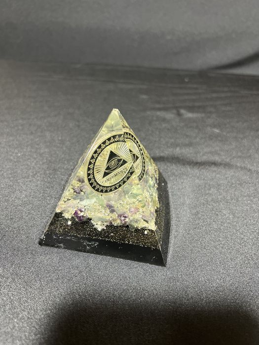 Пирамида привлича успех и пари