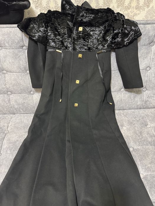 Пальто сотилади янги кийилмаган!