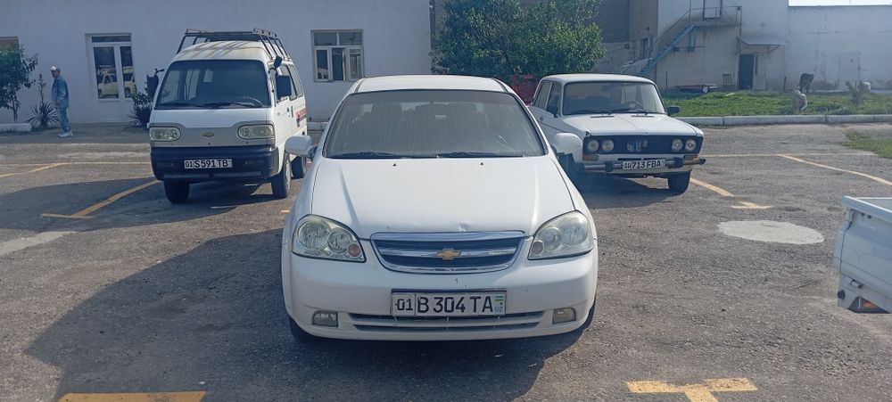 Автомобиль ласетти