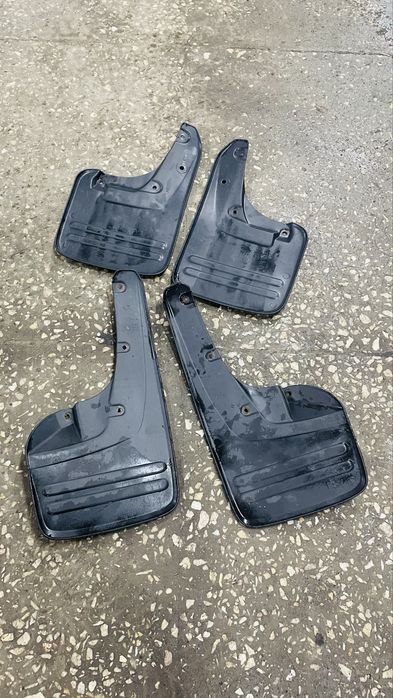 Брызгoвики Toyota Hilux