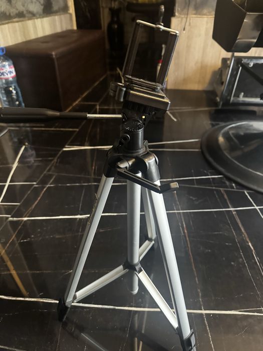 Регулируем на 360 градуса статив за телефон, фотоапарат, видео камера с Bluetooth