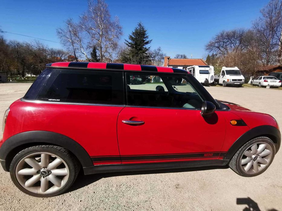 MINI One 1.4i, 95 к.с. — червен с черни ленти, 132 000 км
