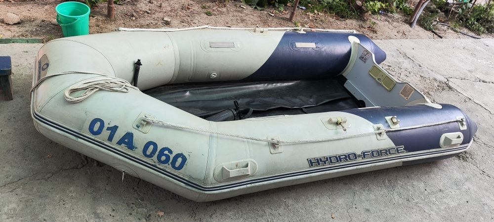 Продам надувную лодку. HYDRO-FORCE - 320м.
