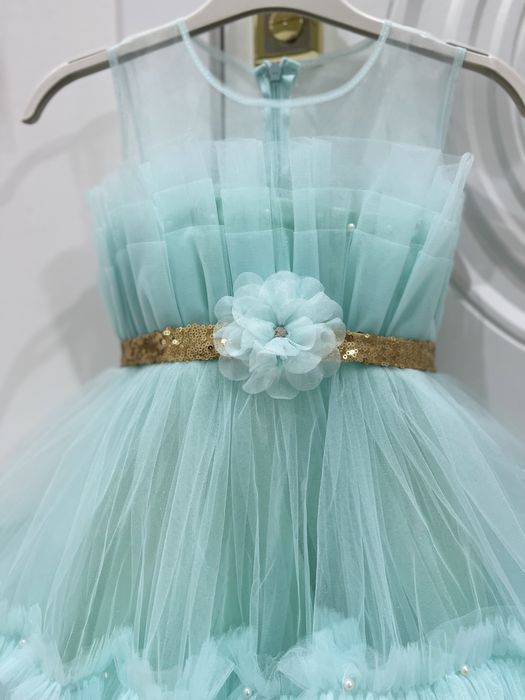 Продам детские платья от 4 до 10 лет