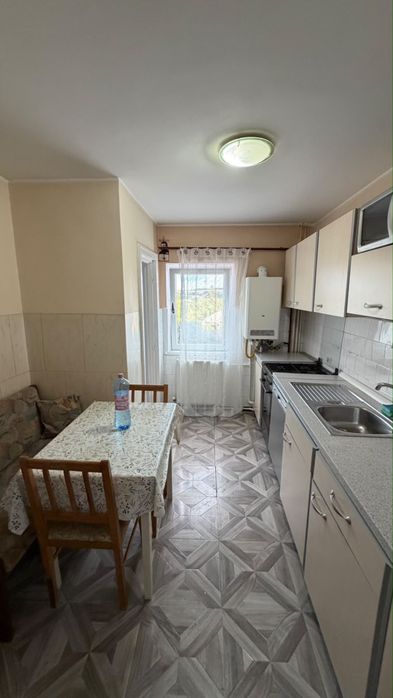 Inchiriez apartament 3 camere mobilat si utilat