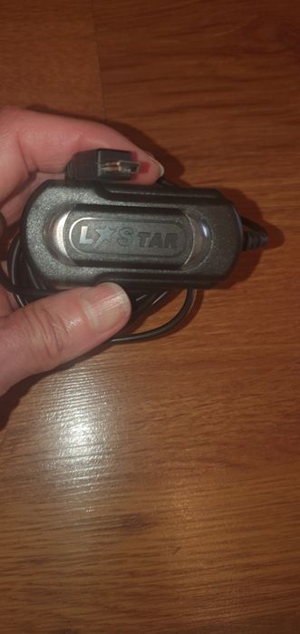 Работещи телефони, стари модели и различни зарядни устройства