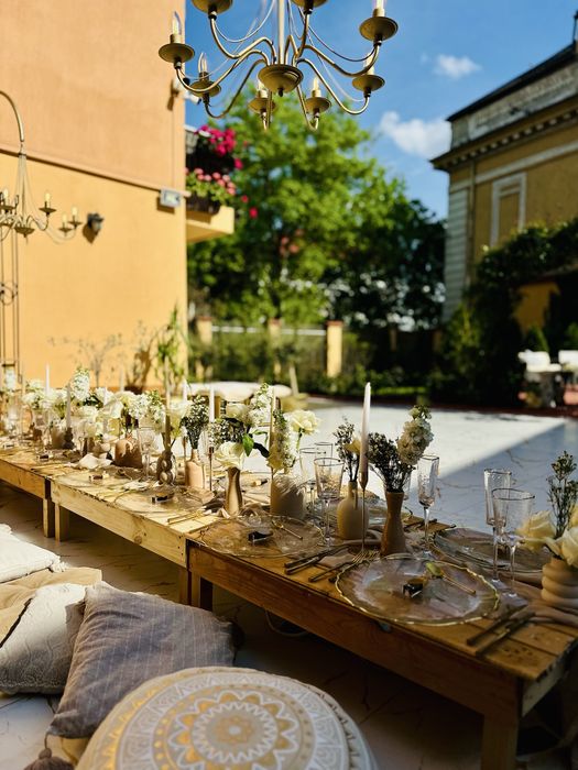 Cort nunta , evenimente, scaune,mese dreptunghiulare,serpuite,vesela