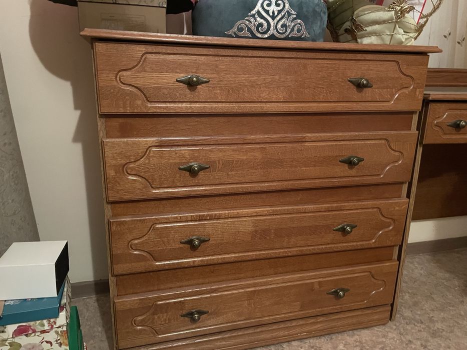 Комод с зеркалом