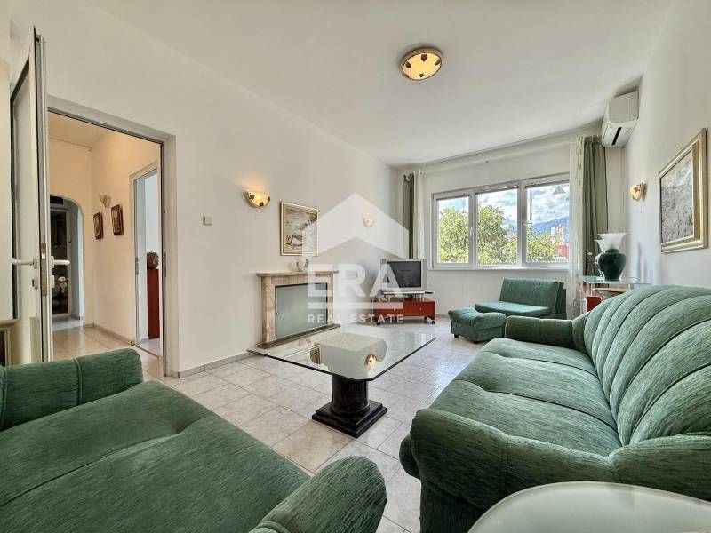 Южен двустаен апартамент с паркомясто в широкия център на София