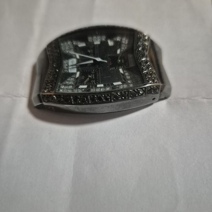 Наручные часы сапфировое стекло.