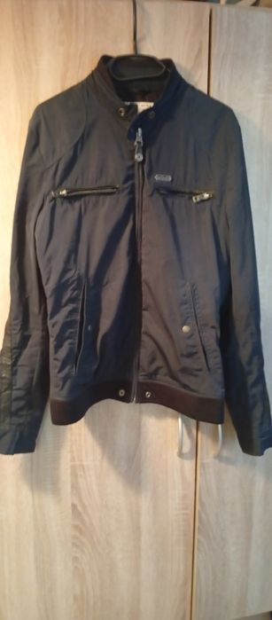 Geacă  DIESEL BLACK GOLD – Ediție Specială marimea L
Mărimea L .

O pi