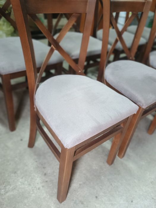 Vand scaune de lemn si mese