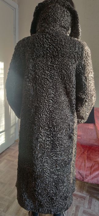 Продам шубу каракулевую