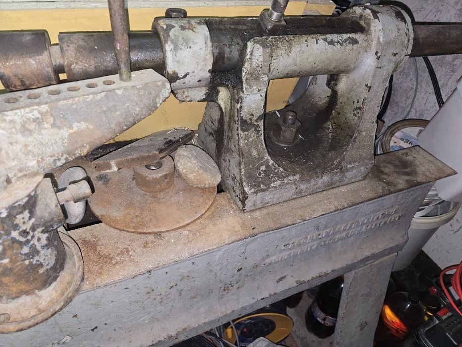 Универсален мазгален струг