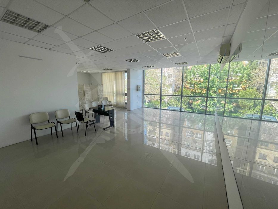 Продава се Магазин в Пловдив, Тракия - 348 кв.м за 1033 €/кв.м - Снимка #1