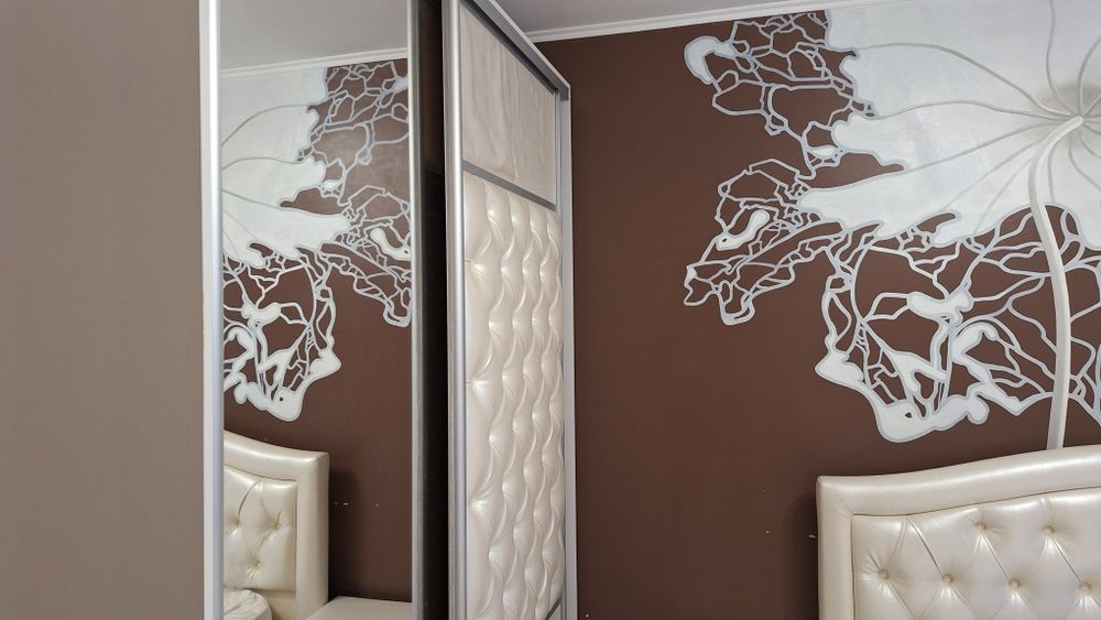 продам  трехкомнатную квартиру