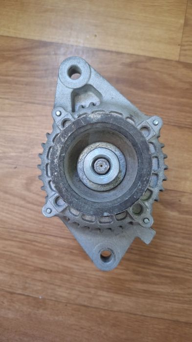 Продается генератор Toyota corolla.