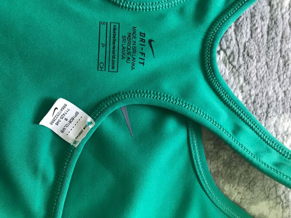 Спортен сутиен Nike