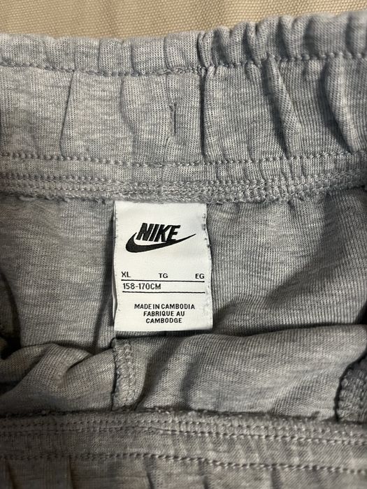 Оригинално долнище Nike tech