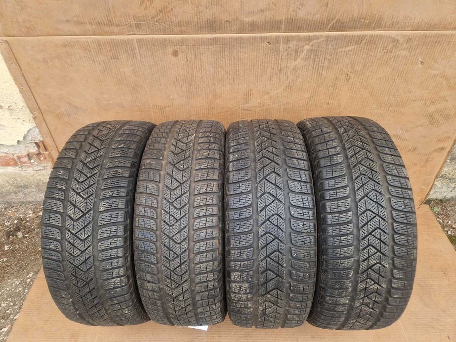 4 Pirelli R19 235/45 зимни гуми runflat DOT3618