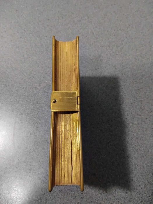Biblia / Biblie veche, an 1880,  engleza, pagini aurite pe lateral + incuietoare, Coperta piele, 14x9x3 cm