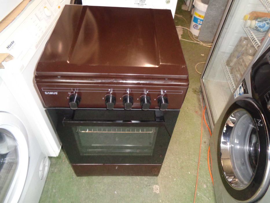 aragaz cu cuptor pe gaz  INDESIT ,SAMUS