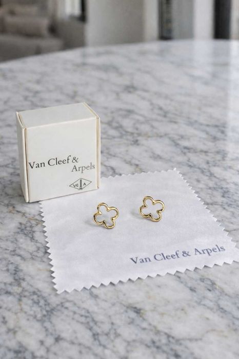 Van Cleef златисти неръждаеми обеци пълен сет с чантичка бижу златни