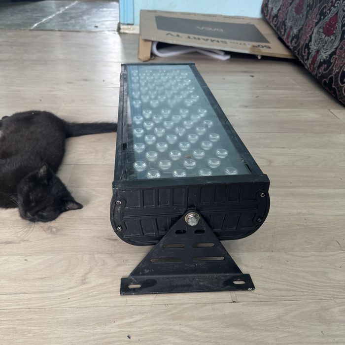 Продам прожектор 100вт