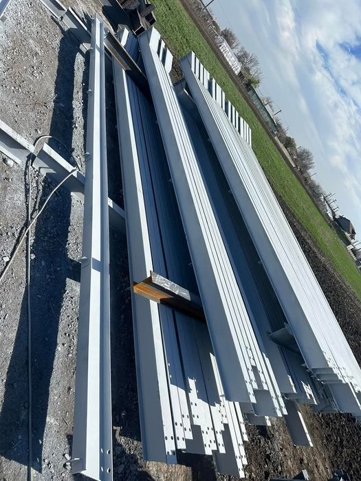 Vand ferme metalice la 10 m prindere suruburi