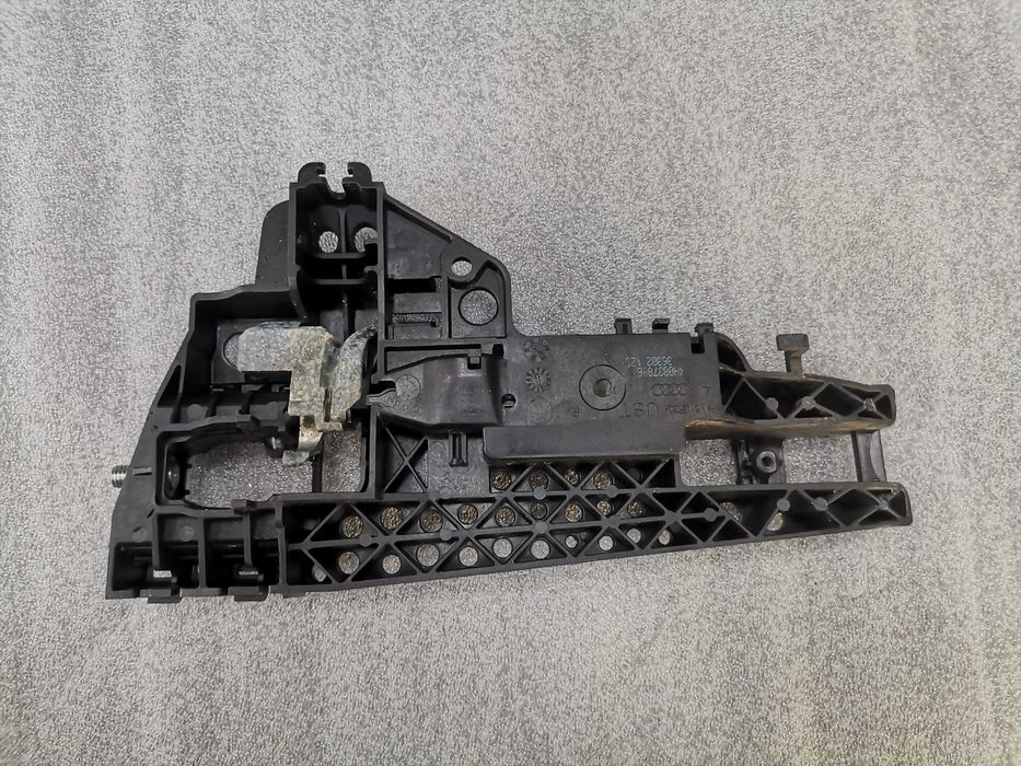 Оригинал Предна Дясна Основа за Дръжка Audi A6 A7 A8 4H0837886