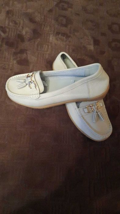 Продам женские мокасины