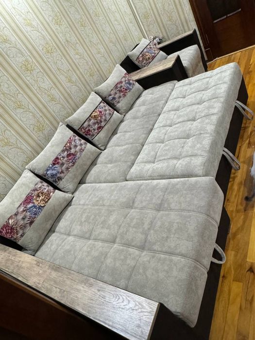 Кухонная мебель, стол в бонус