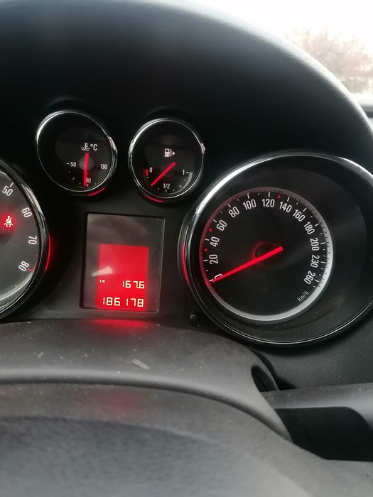 Vând sau schimb Opel astra j 1.4 benzina