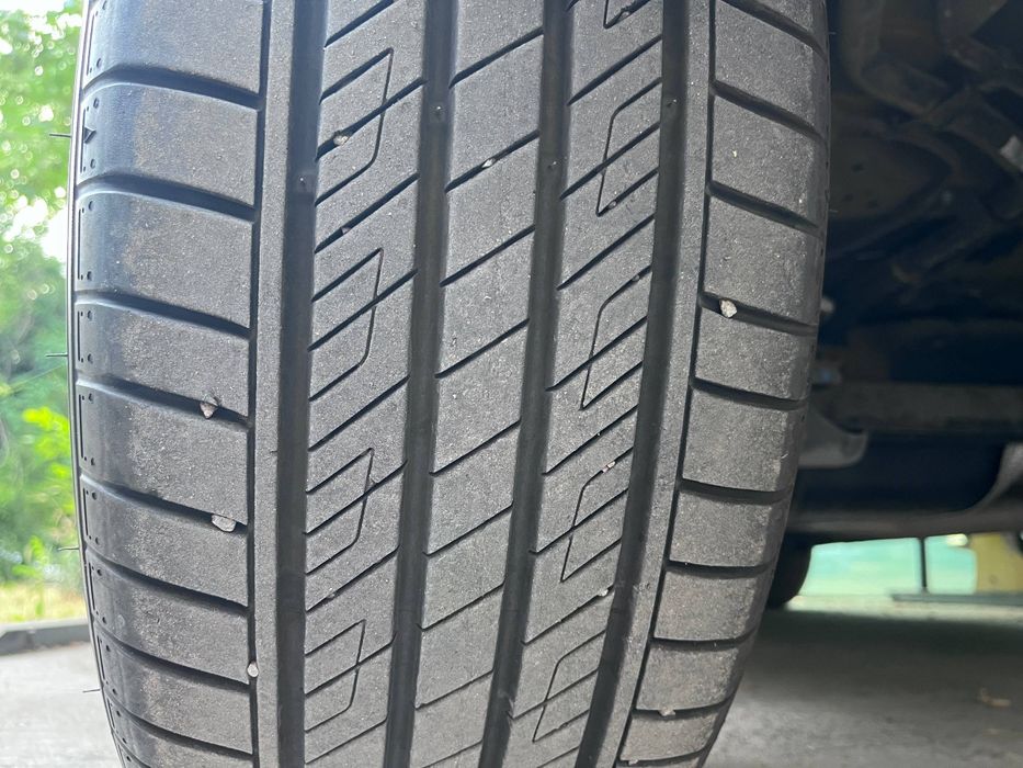 Кумхо покрышки 225/55 R 18 m+s всесезоные пробег 1000  километров.