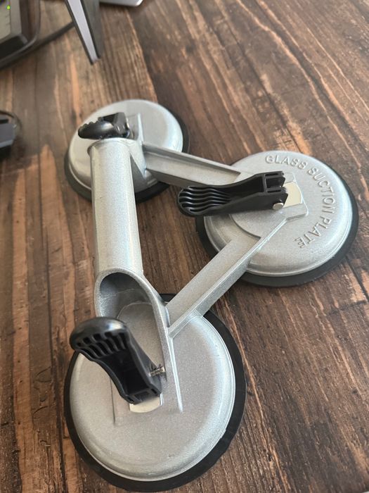 Лапи за стъкло ,за дограма и коли