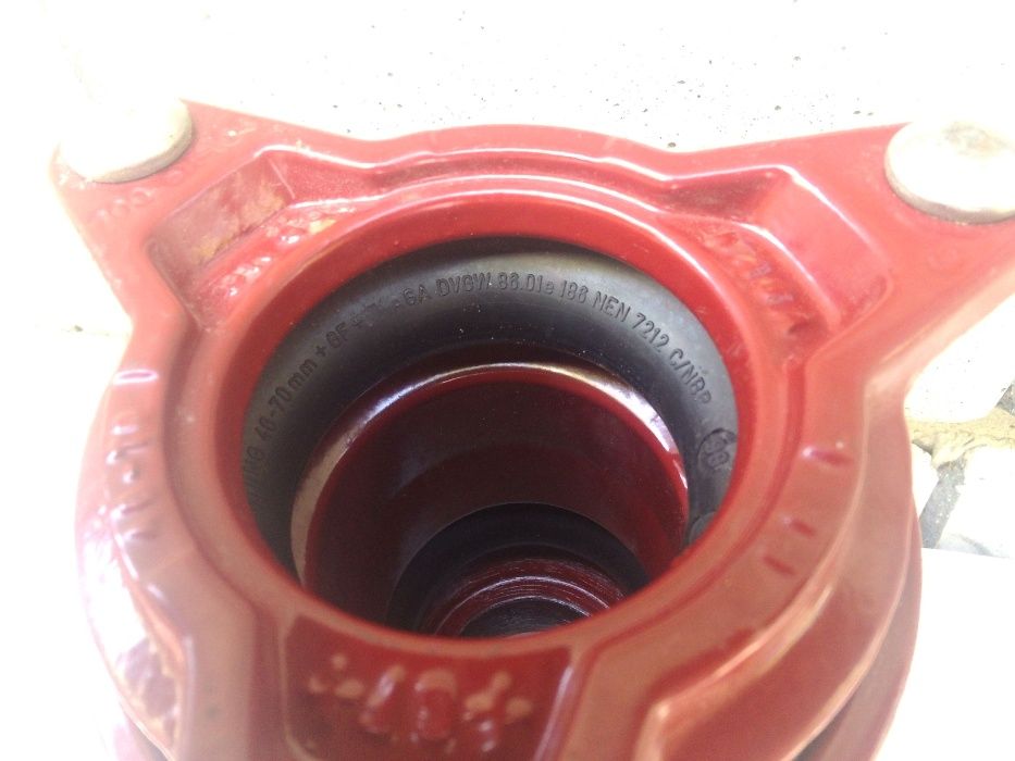 Универсално жибо Waga- присъединителна муфа , фитинг 46-70 мм.