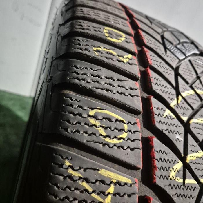 265 40 20 O bucată Goodyear iarnă