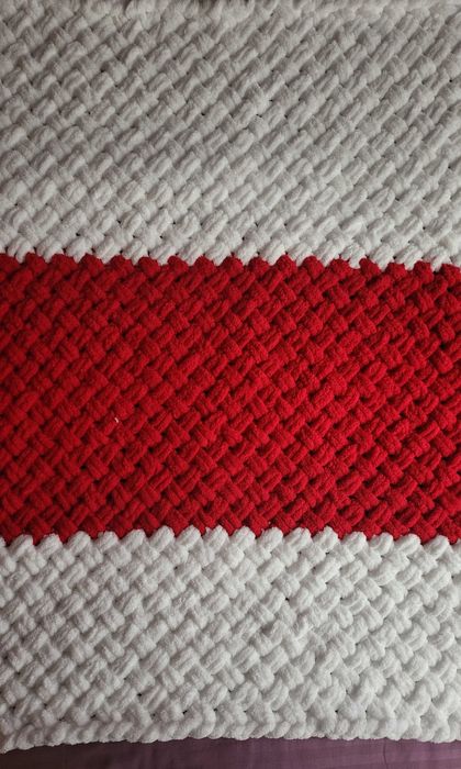 Ръчно плетено бебешко одеялце