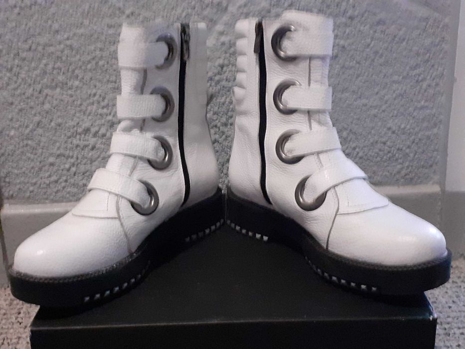 Botine/ghete albe piele.