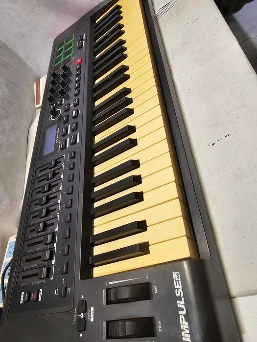 Novation impulse 49 midi controller usb pian clapa synth