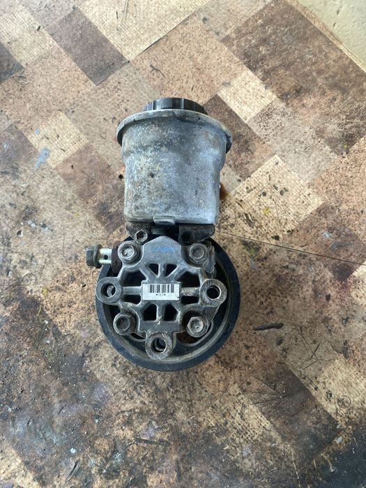 Хидравлична помпа за тойота корола версо 2.2 D4D